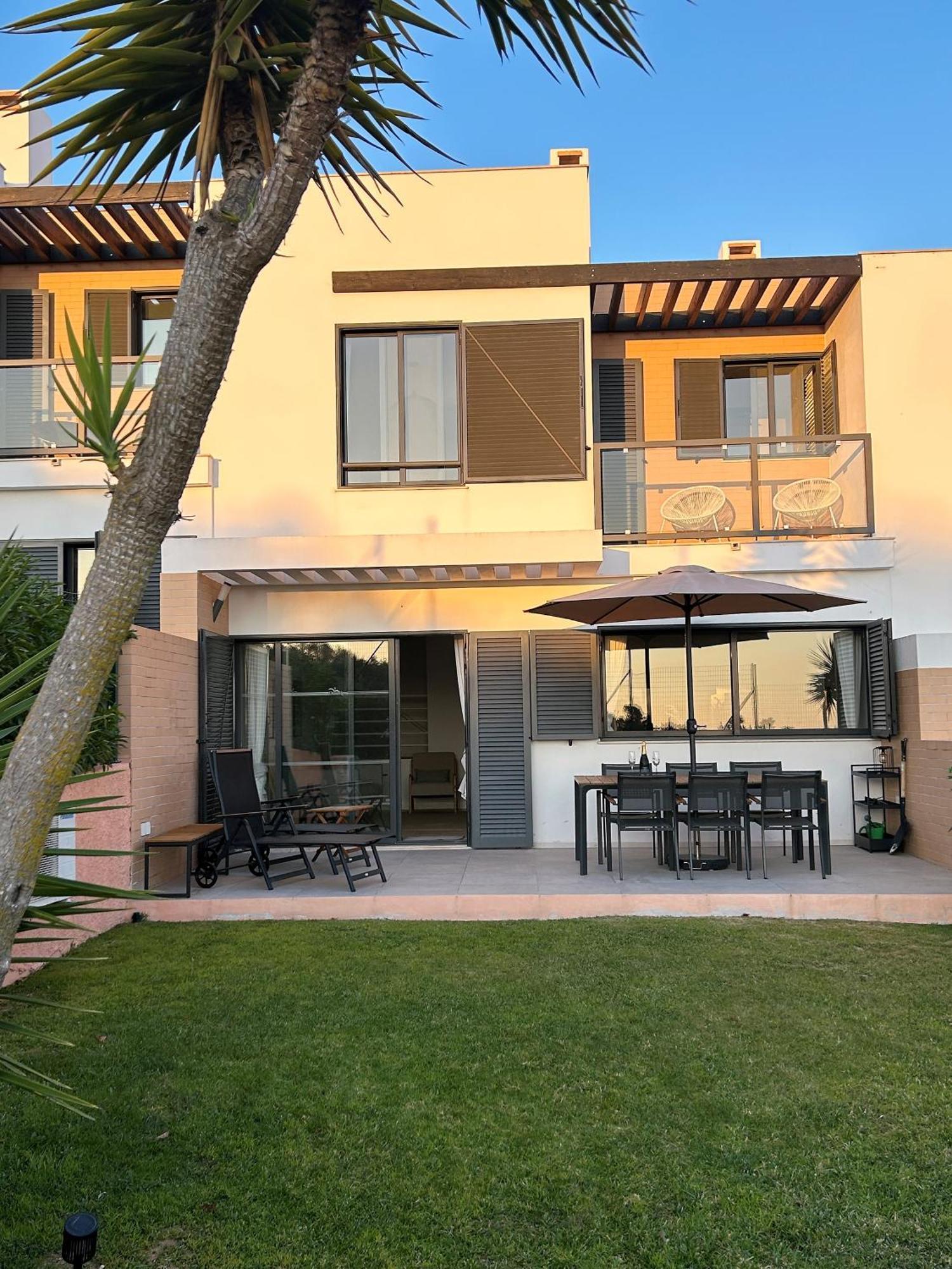 Three Bedroom Sea View Townhouse Villa *